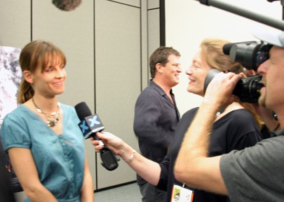 Hilary Swank waves at DP Mark Schulze San Diego Comic Con