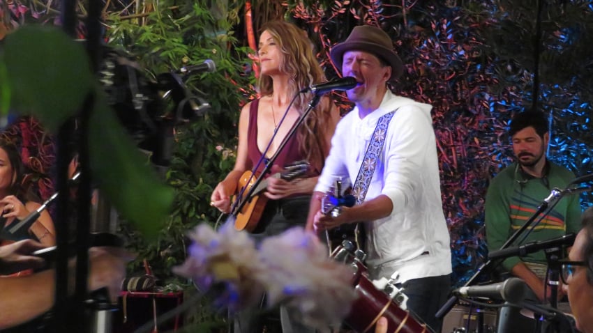 jason mraz in concert at his ranch on inside edition