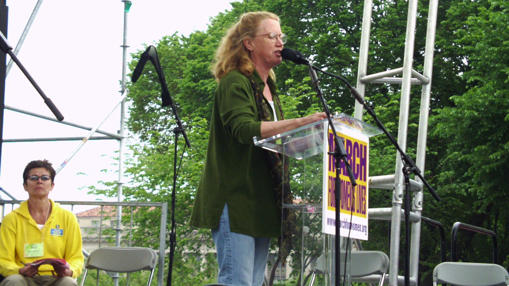 Holly Near sings at March for Women's Lives 2004 Photo by Patty Mooney
