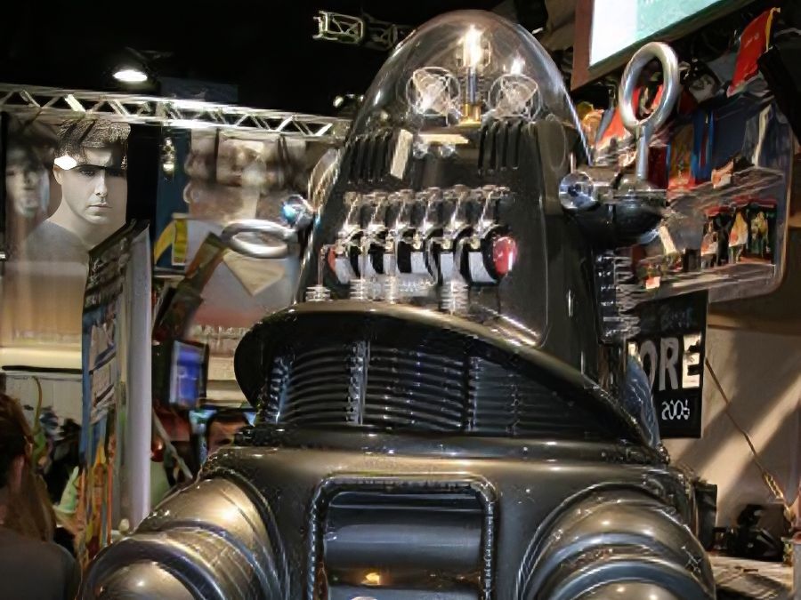 Robbie the Robot at San Diego Comic Con 2006 Photo by Patty Mooney