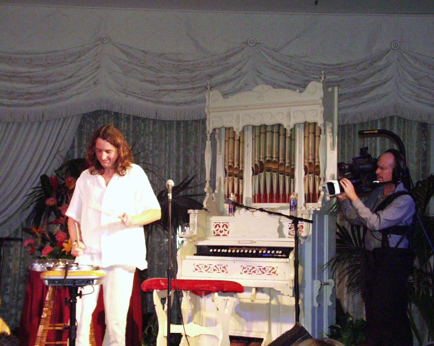 Roger Hodgson with Crystal Pyramid Productions